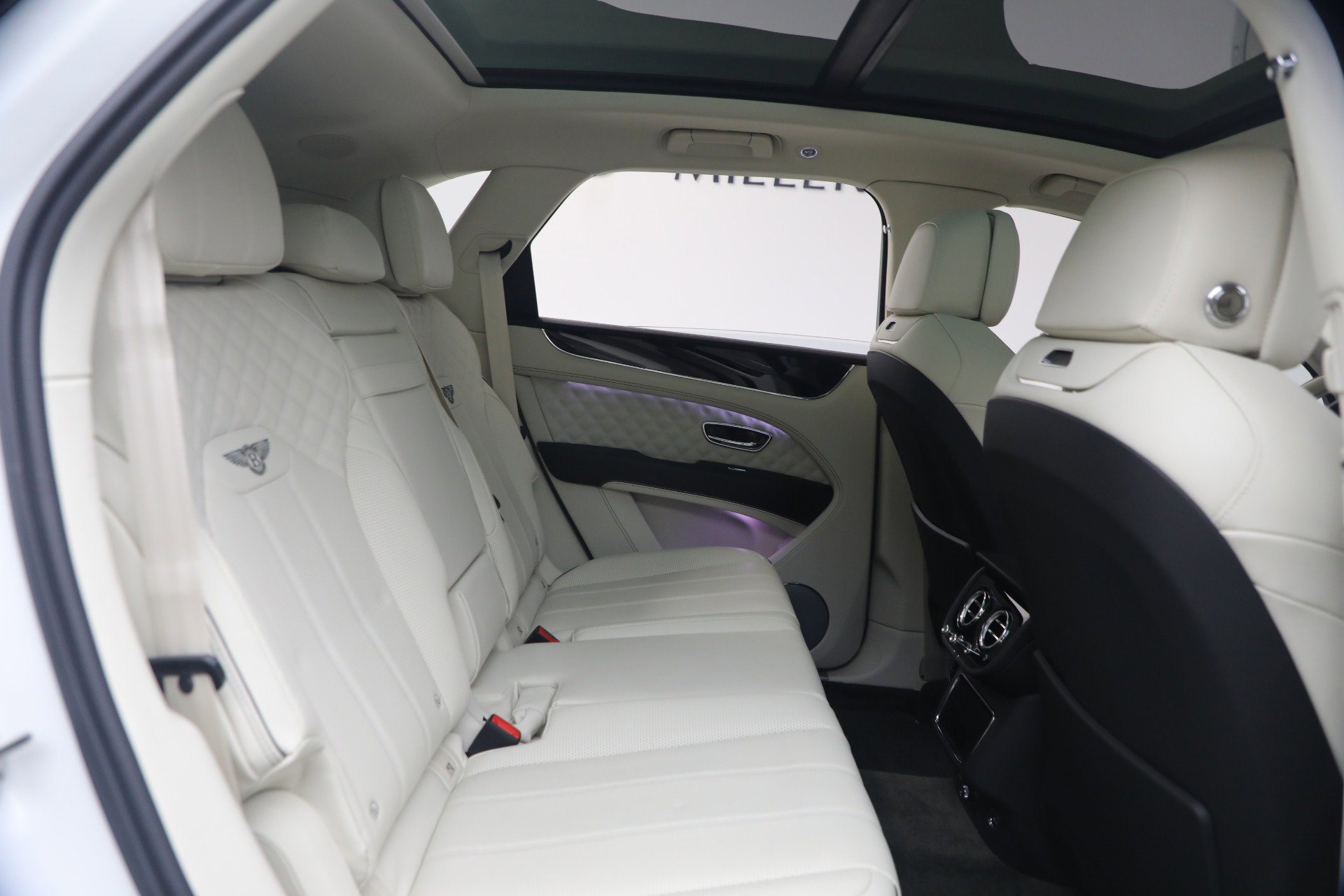 Used 2022 Bentley Bentayga AWD/4WD image 30