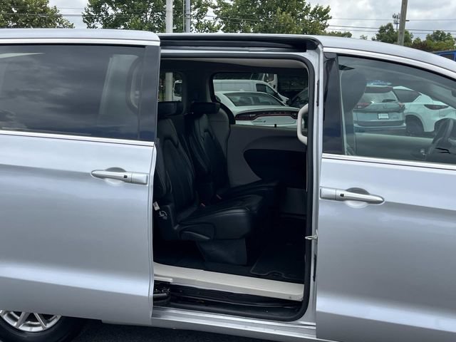 Used 2024 Chrysler Pacifica Touring-L FWD image 22