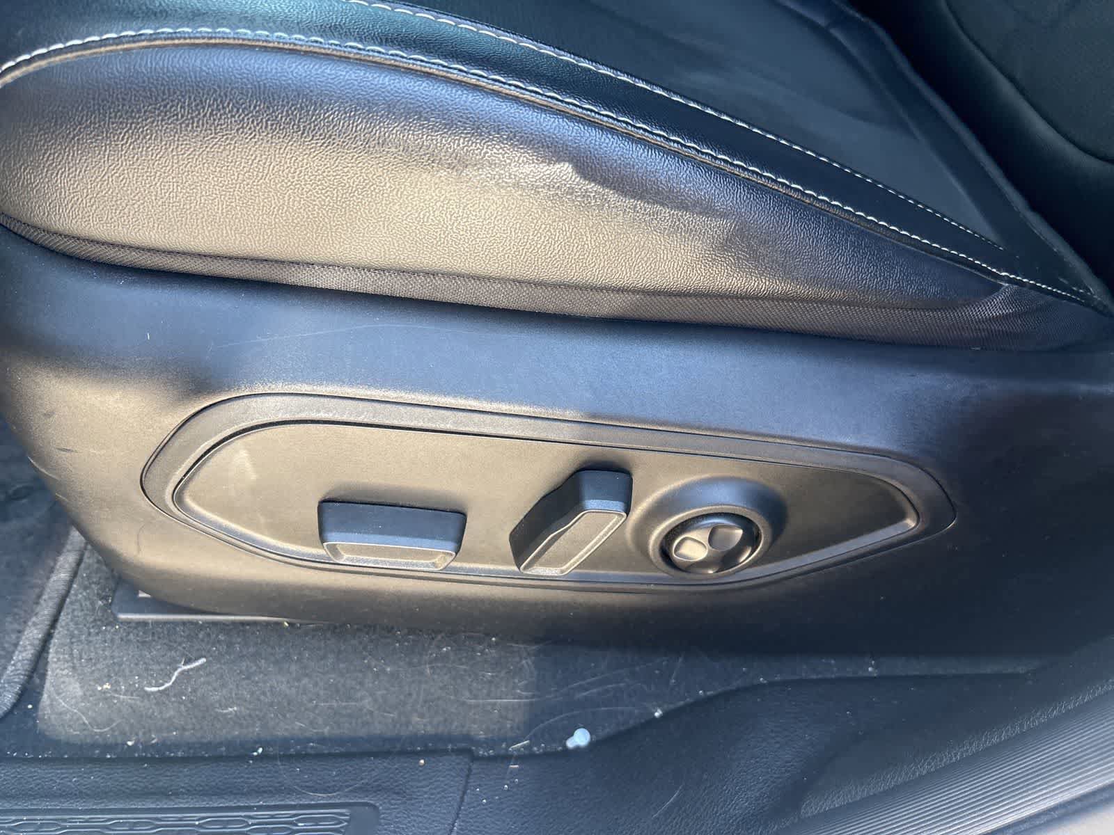 Used 2025 Jeep Grand Cherokee L Altitude RWD image 6