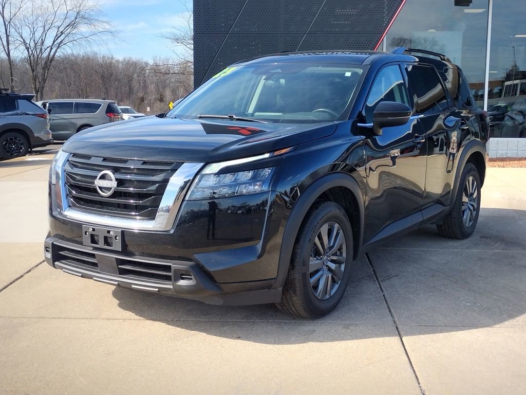Used 2023 Nissan Pathfinder SV