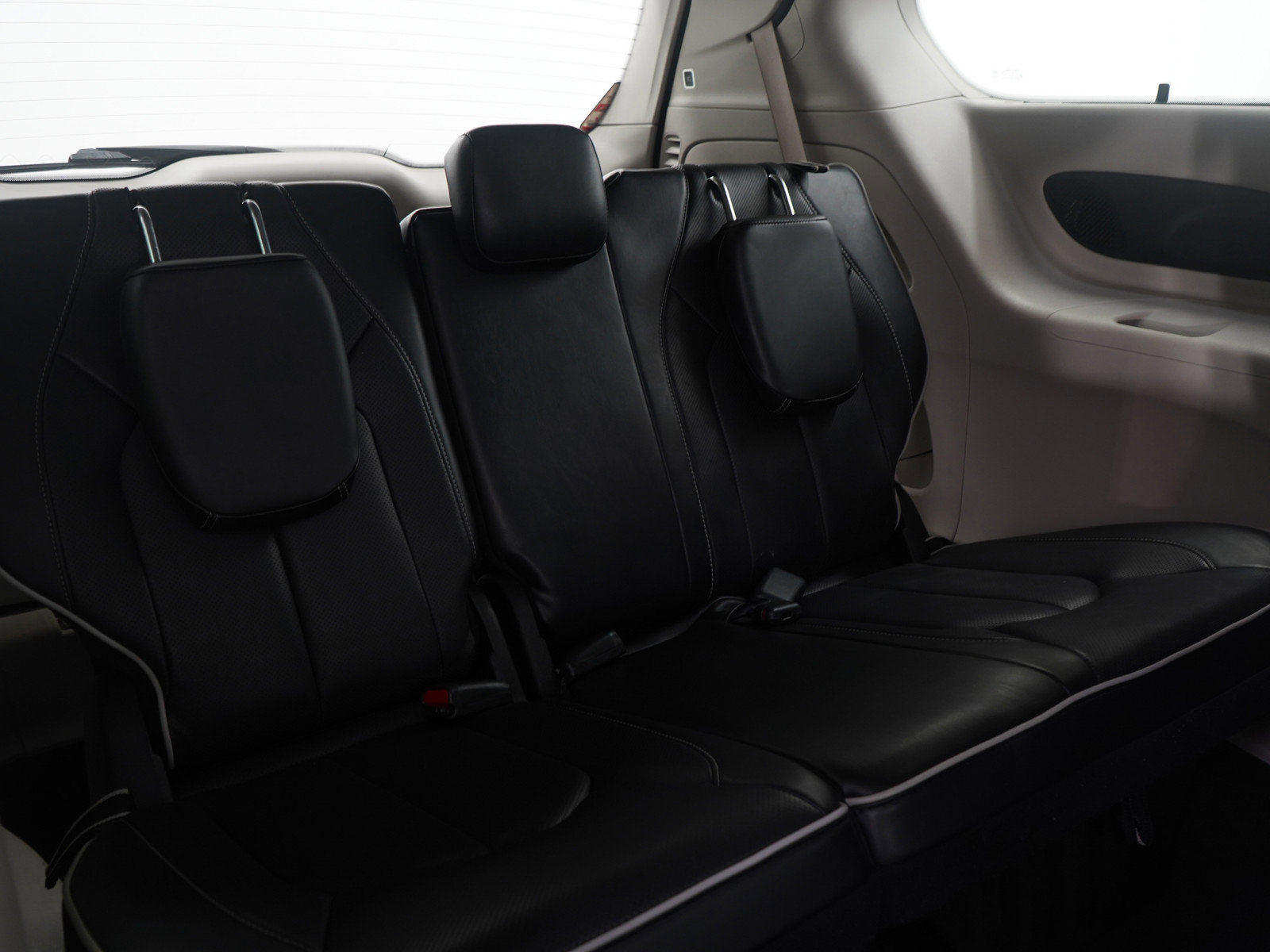 Used 2024 Chrysler Pacifica Limited image 13