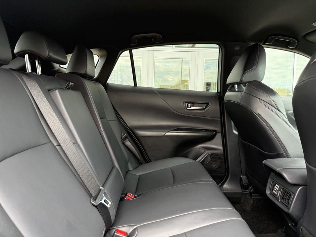 Used 2023 Toyota Venza XLE AWD/4WD image 19