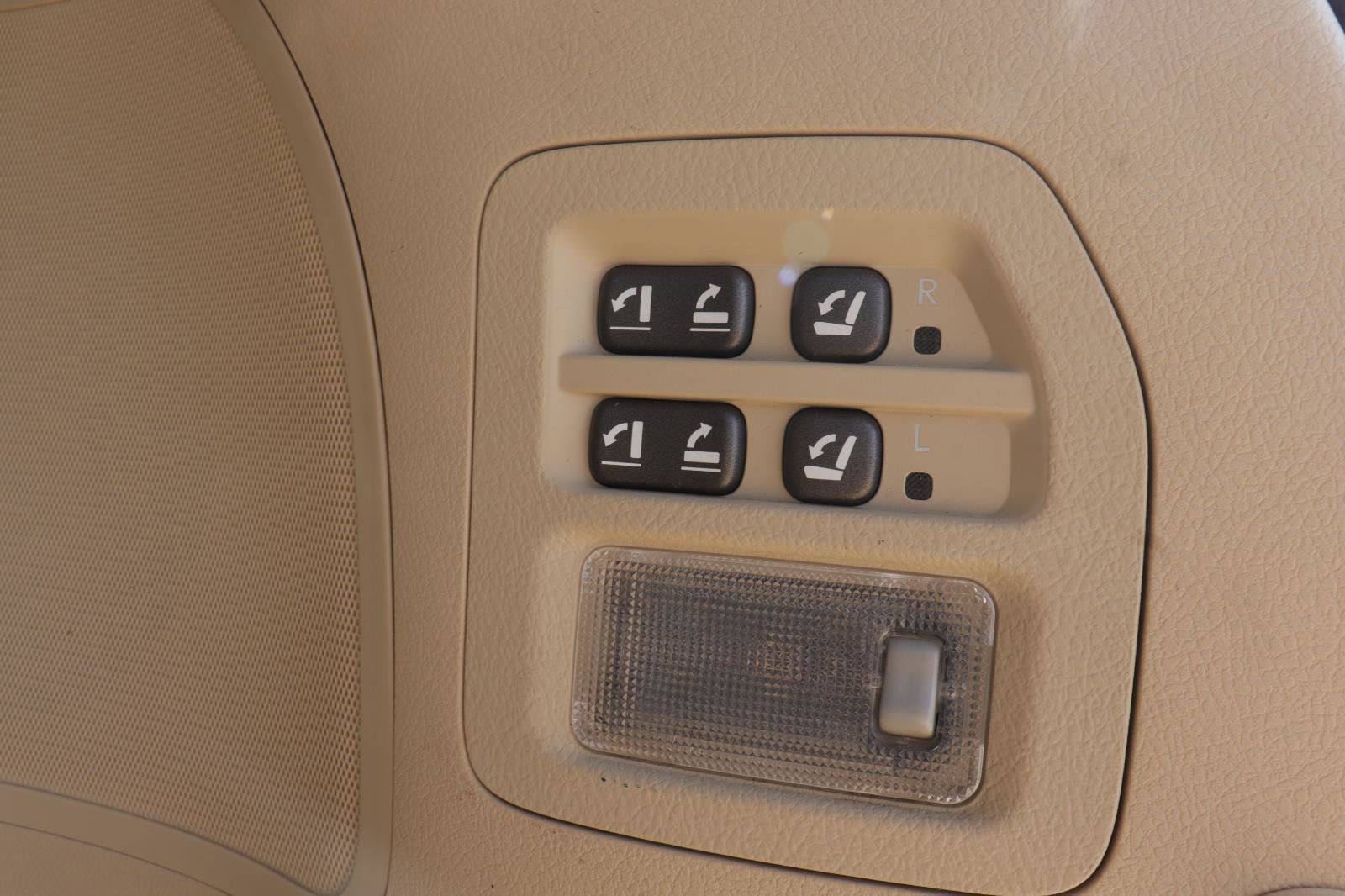 Used 2013 Lexus LX 570 4WD w/ Luxury Pkg image 20