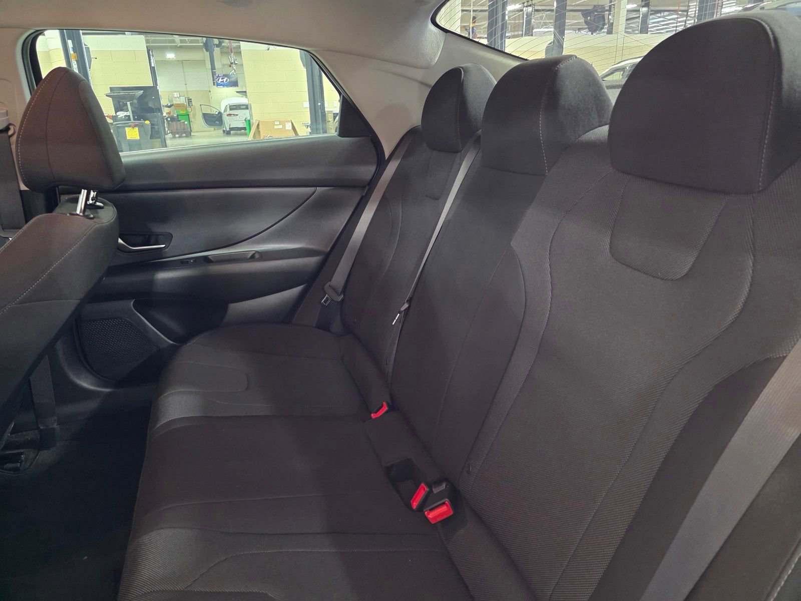 Used 2025 Hyundai Elantra SE image 11