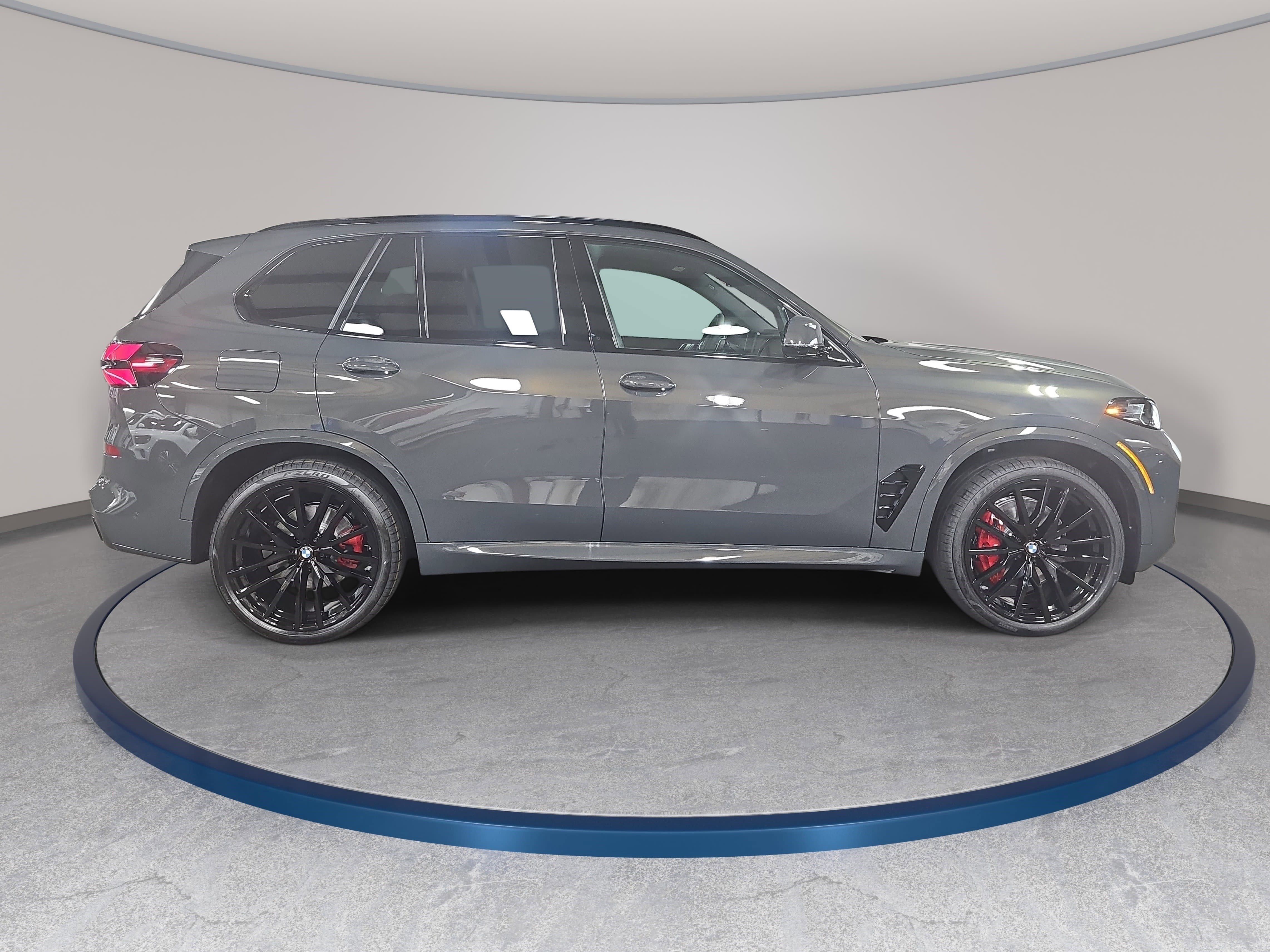 New 2026 BMW X5 xDrive40i w/ M Sport Package AWD/4WD image 4