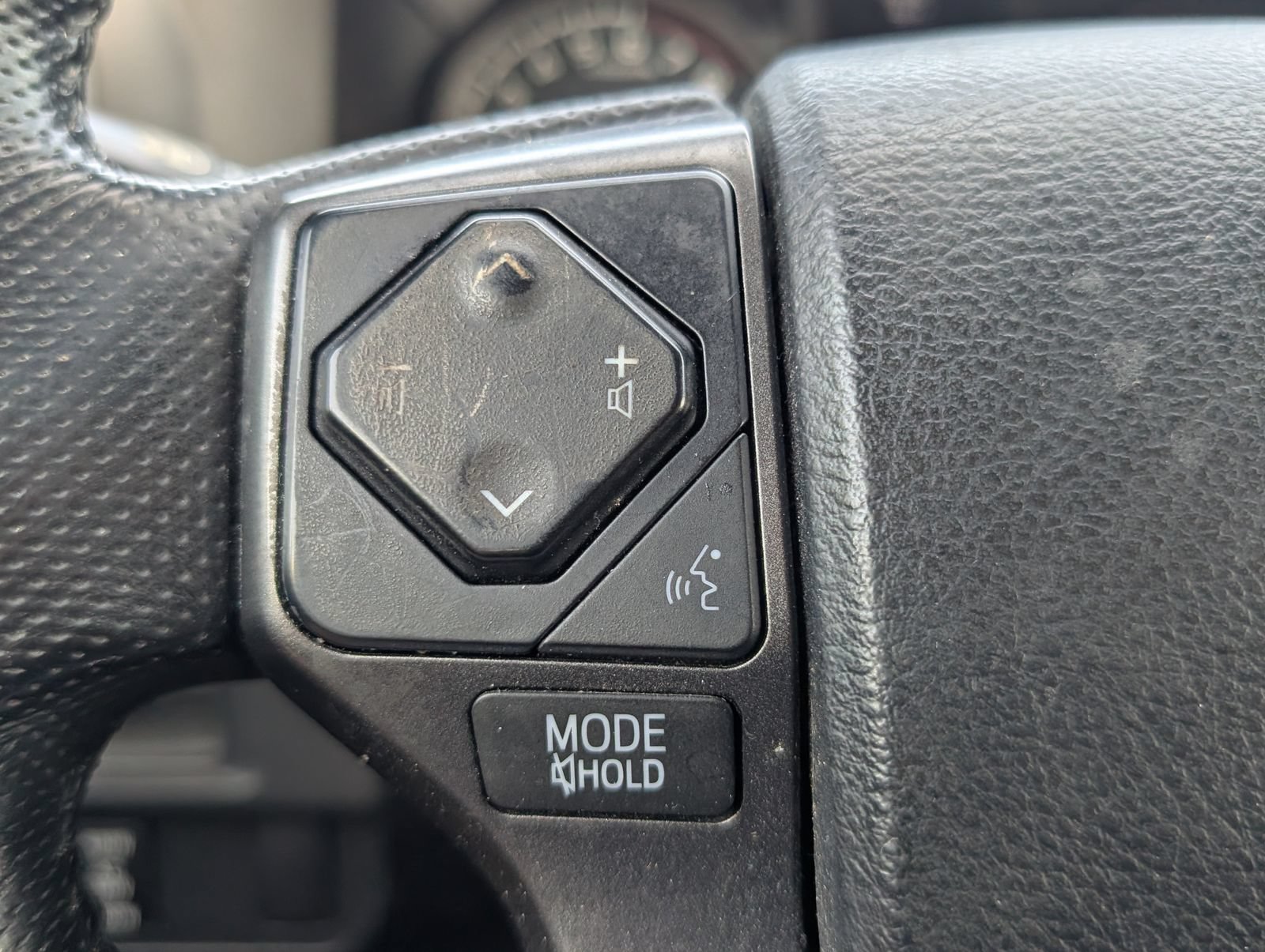 Used 2016 Toyota Tacoma TRD Sport w/ Towing Package AWD/4WD image 15