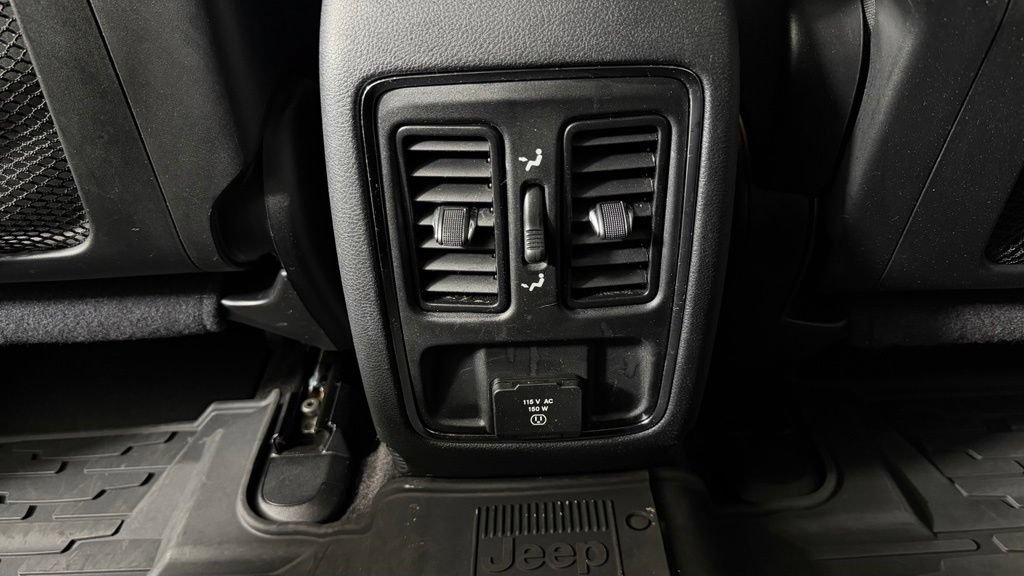 Used 2018 Jeep Grand Cherokee Altitude AWD/4WD image 31