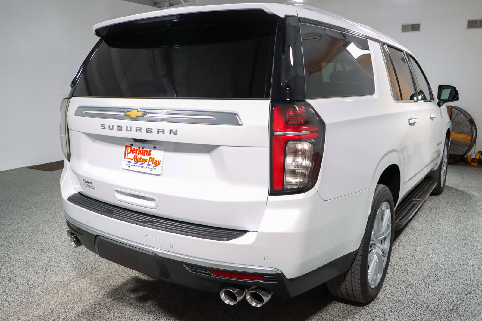 Used 2023 Chevrolet Suburban High Country image 7