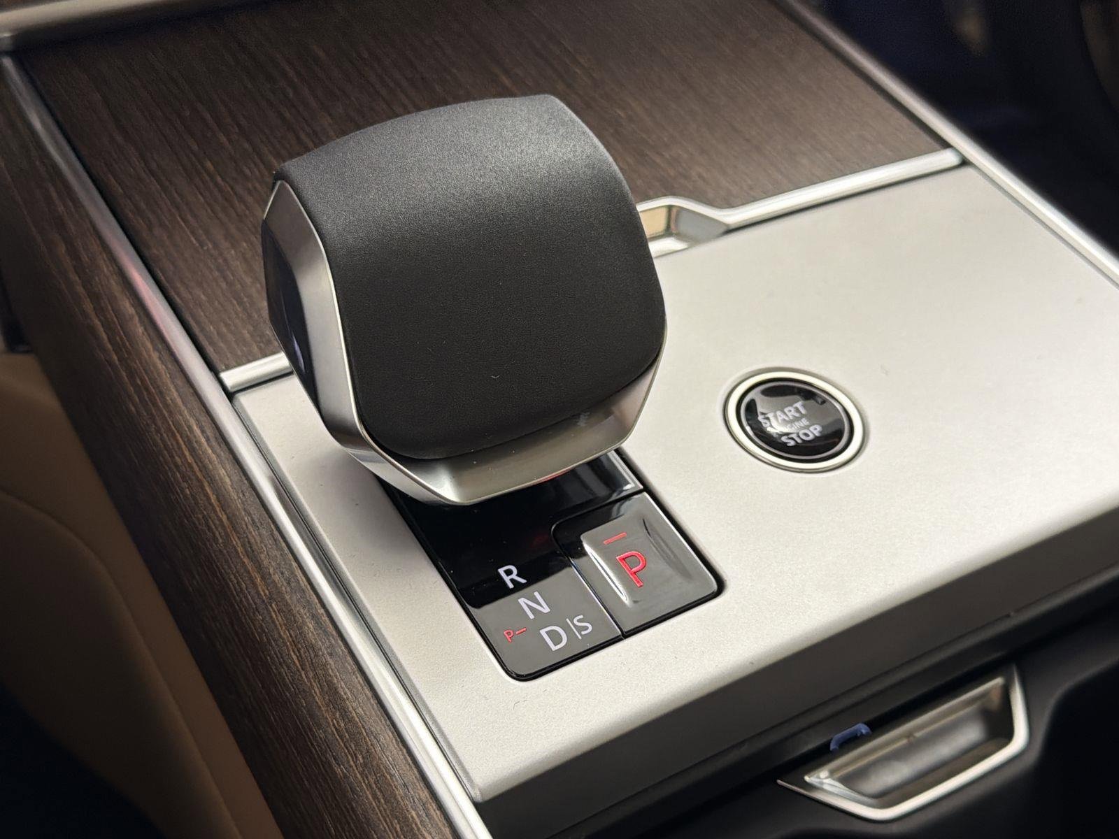 New 2025 Land Rover Range Rover SE image 15