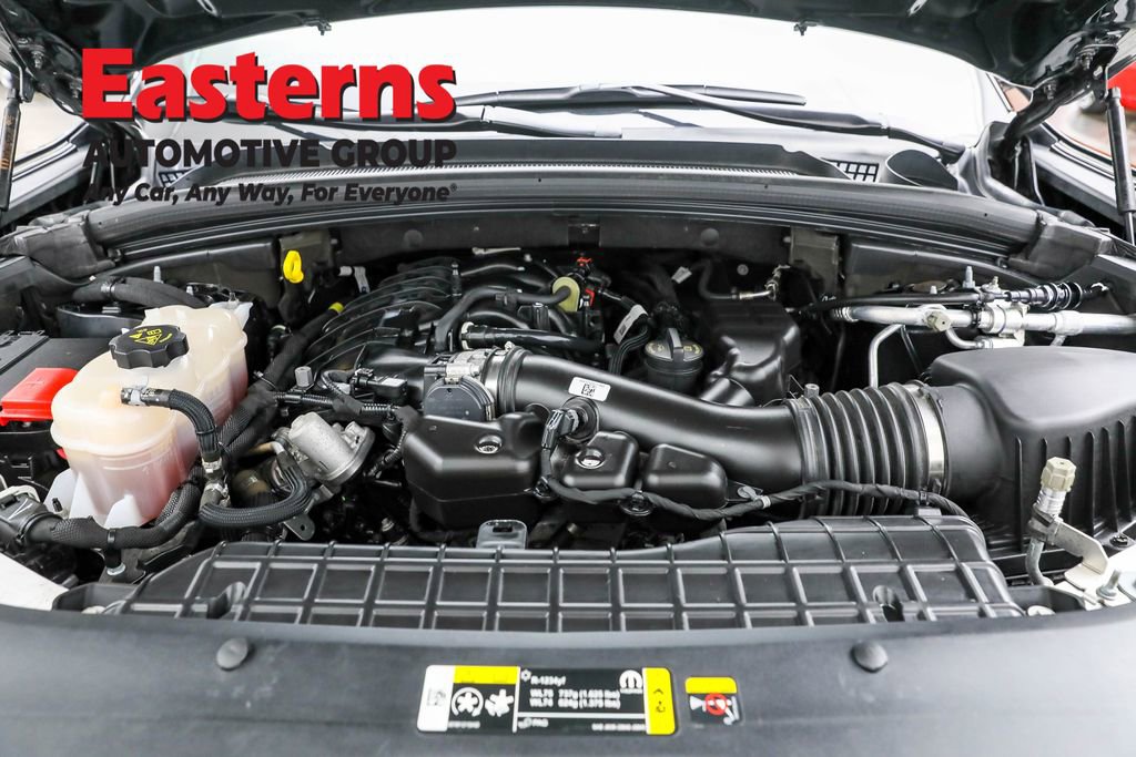 Used 2023 Jeep Grand Cherokee L Laredo image 9