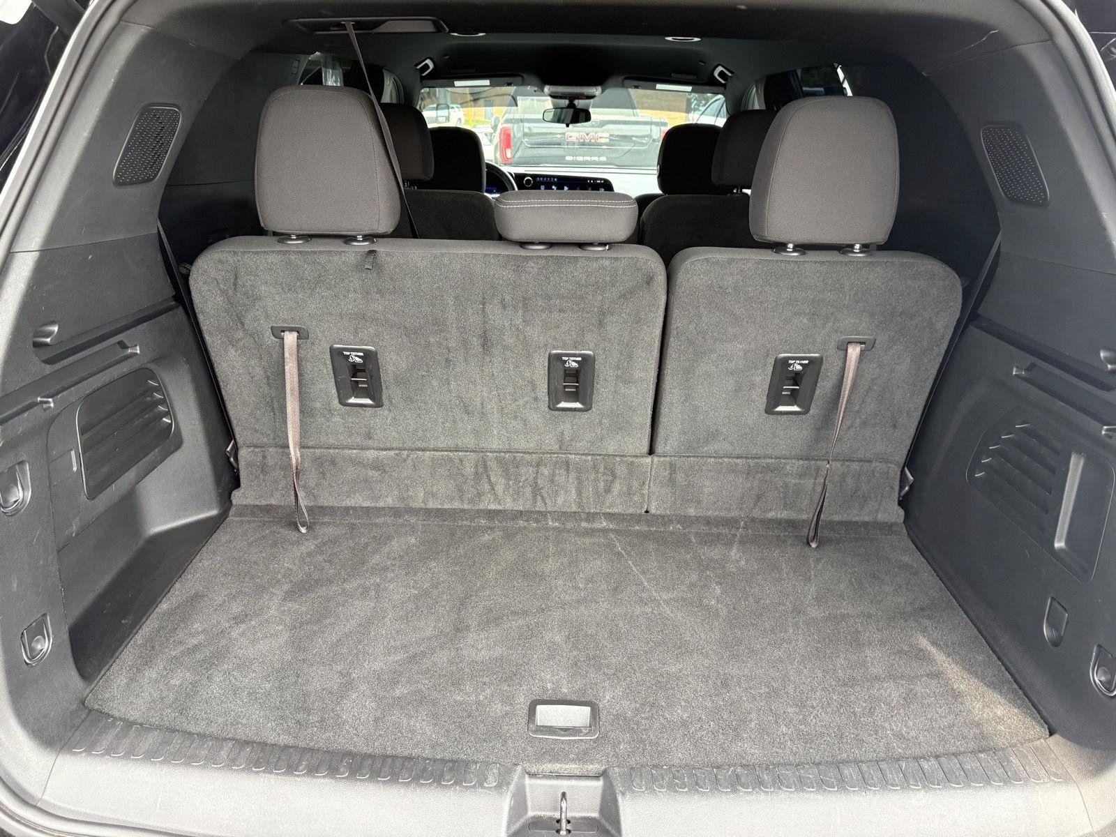 Used 2025 Chevrolet Traverse LT FWD image 28