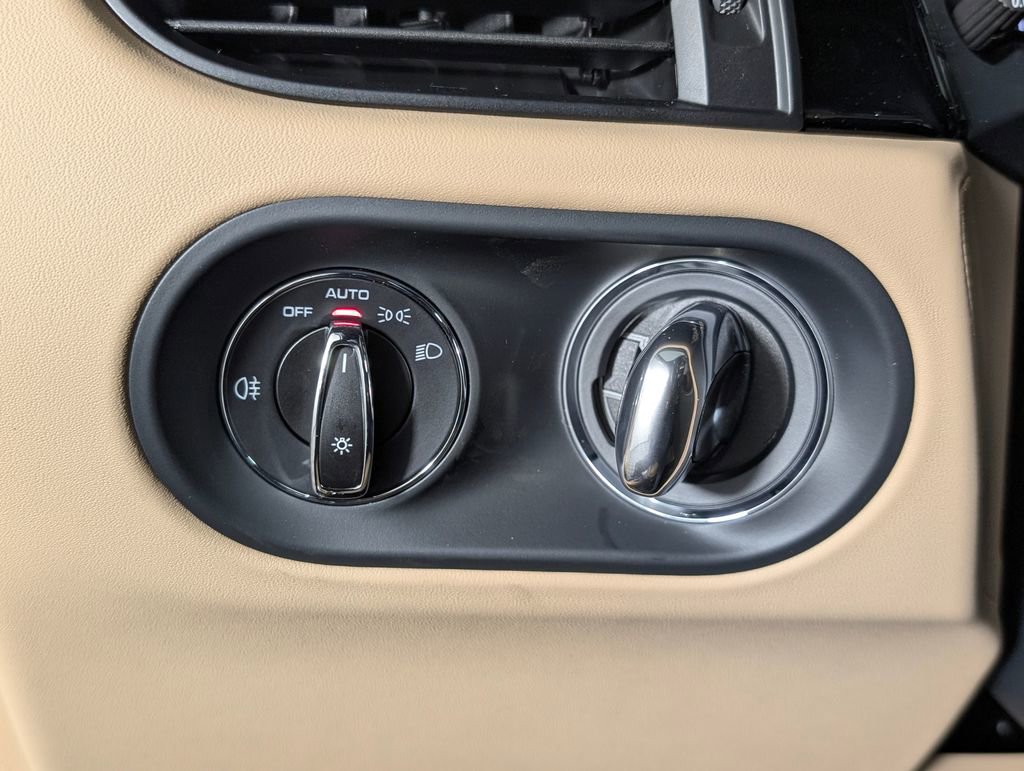 New 2026 Porsche Macan Turbo image 32