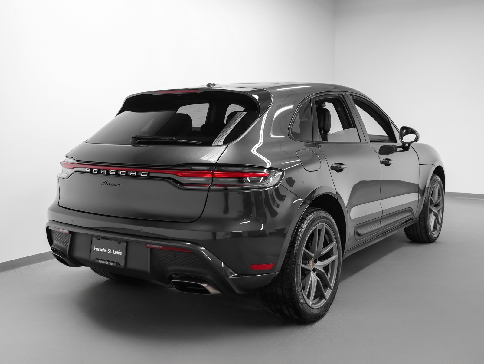 Used 2025 Porsche Macan image 12