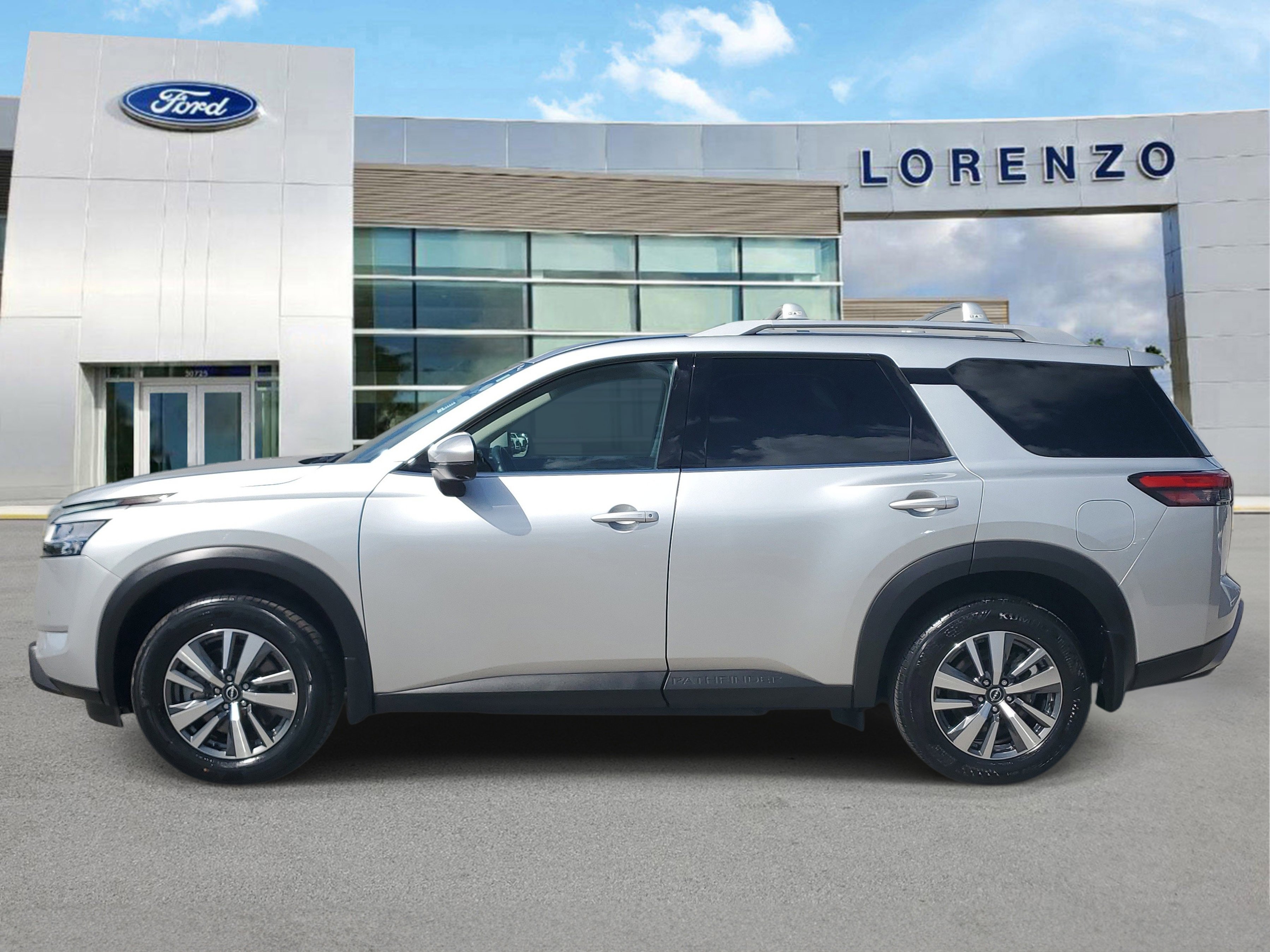 Used 2024 Nissan Pathfinder SL FWD image 8