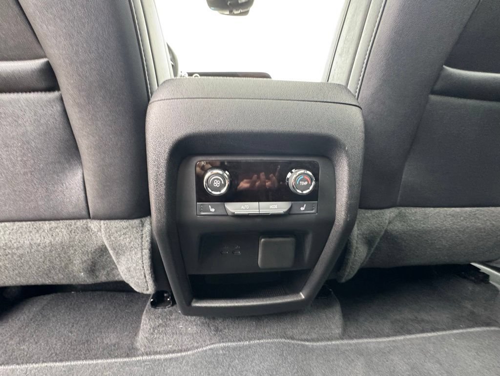 Used 2026 Chevrolet Traverse RS AWD/4WD image 33