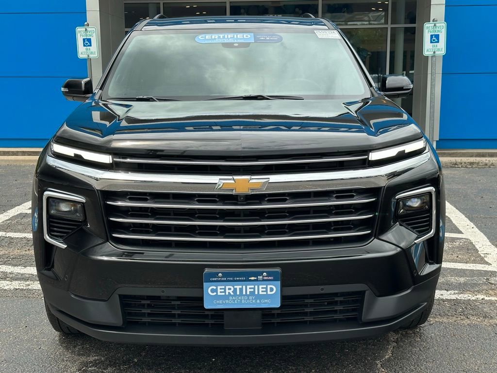 Used 2025 Chevrolet Traverse LT w/ Enhanced Driving Package FWD image 2