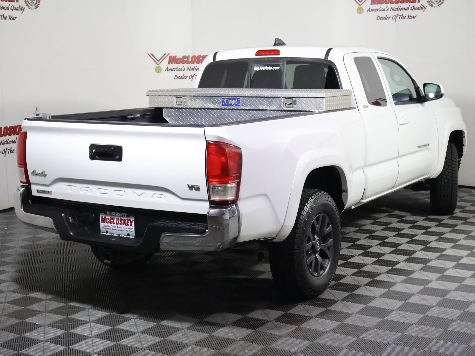 Used 2020 Toyota Tacoma SR5 AWD/4WD image 5