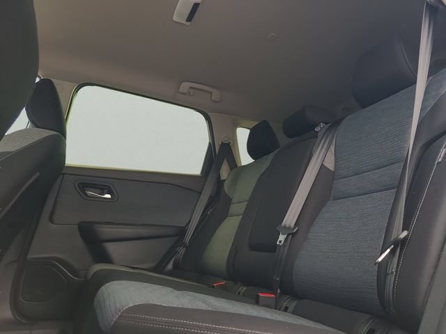Used 2023 Nissan Rogue SV FWD image 12