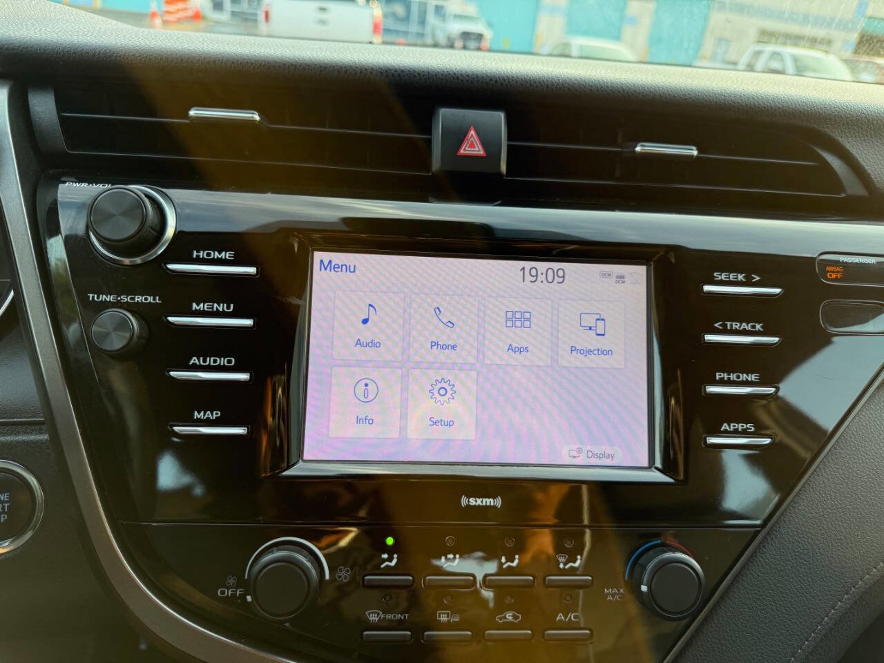 Used 2020 Toyota Camry LE image 37
