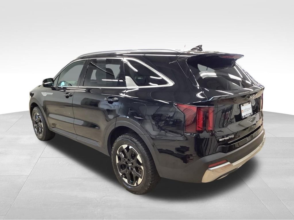 Used 2025 Kia Sorento S w/ Panoramic Sunroof Package AWD/4WD image 3