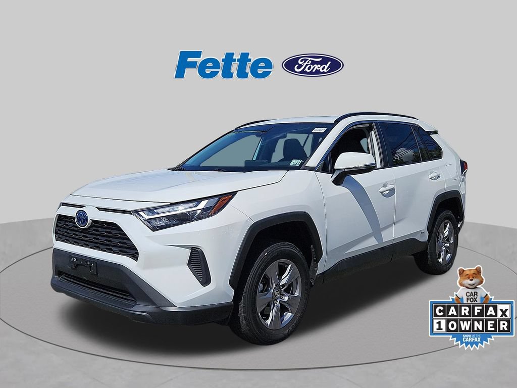Used 2022 Toyota RAV4 XLE w/ Convenience Package AWD/4WD image 1