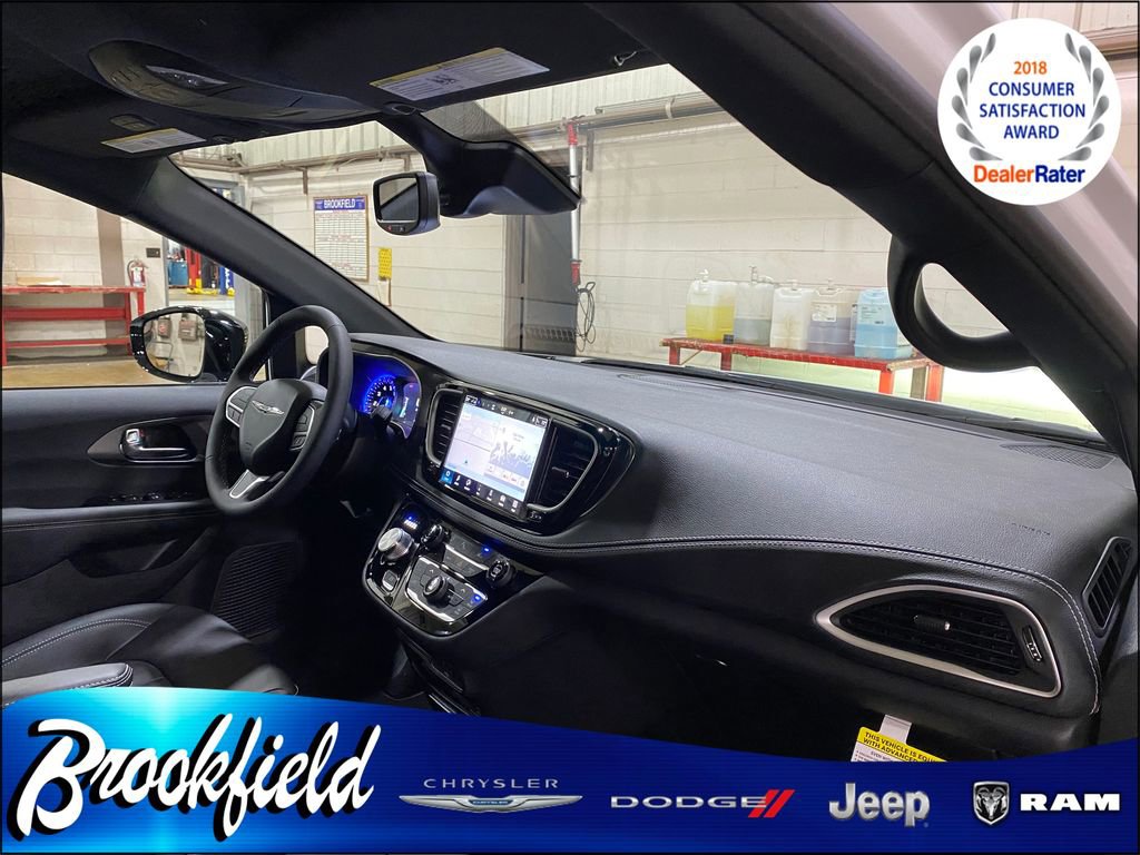 New 2026 Chrysler Pacifica Select image 37