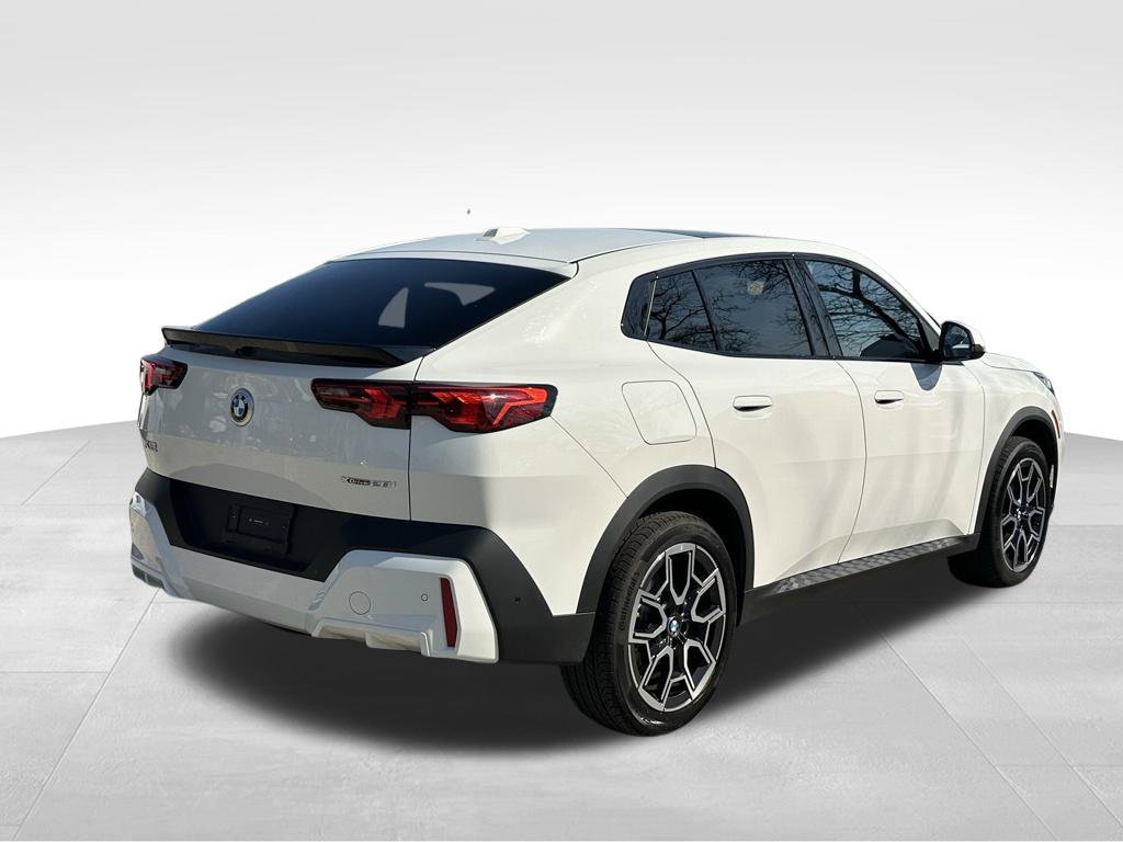 Used 2026 BMW X2 xDrive28i AWD/4WD image 8