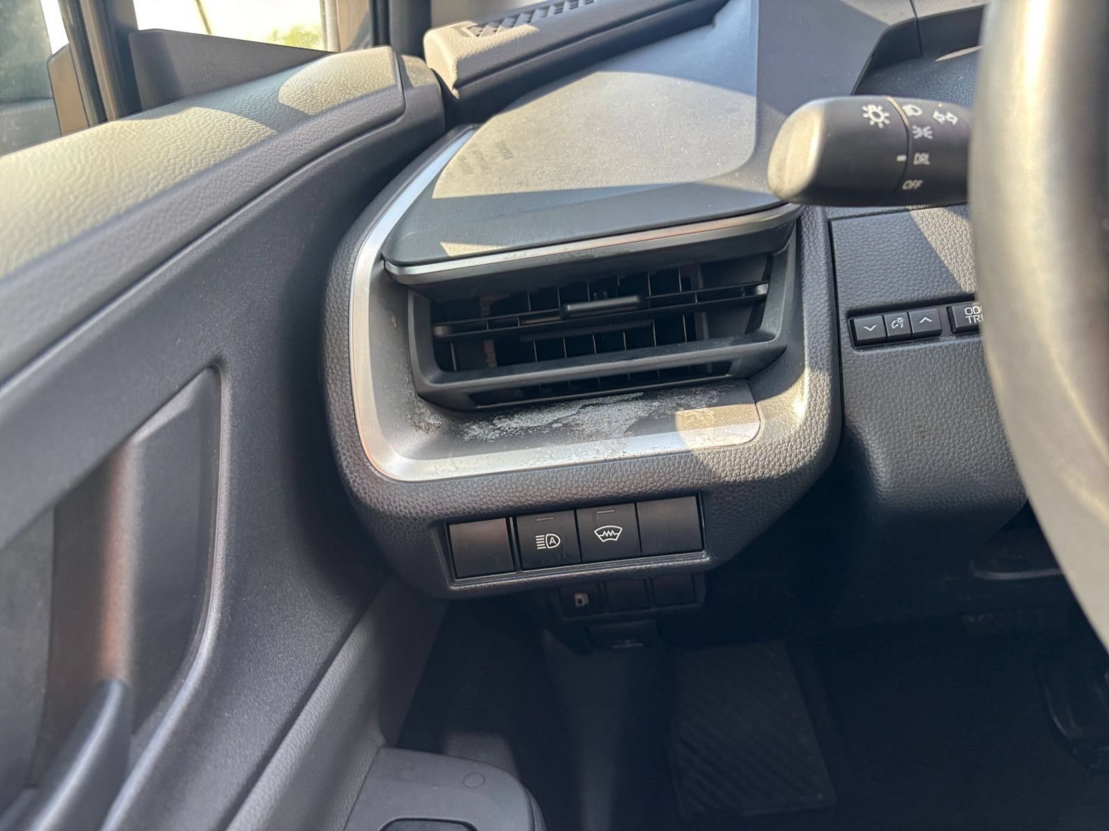 Used 2024 Toyota Prius LE FWD image 32