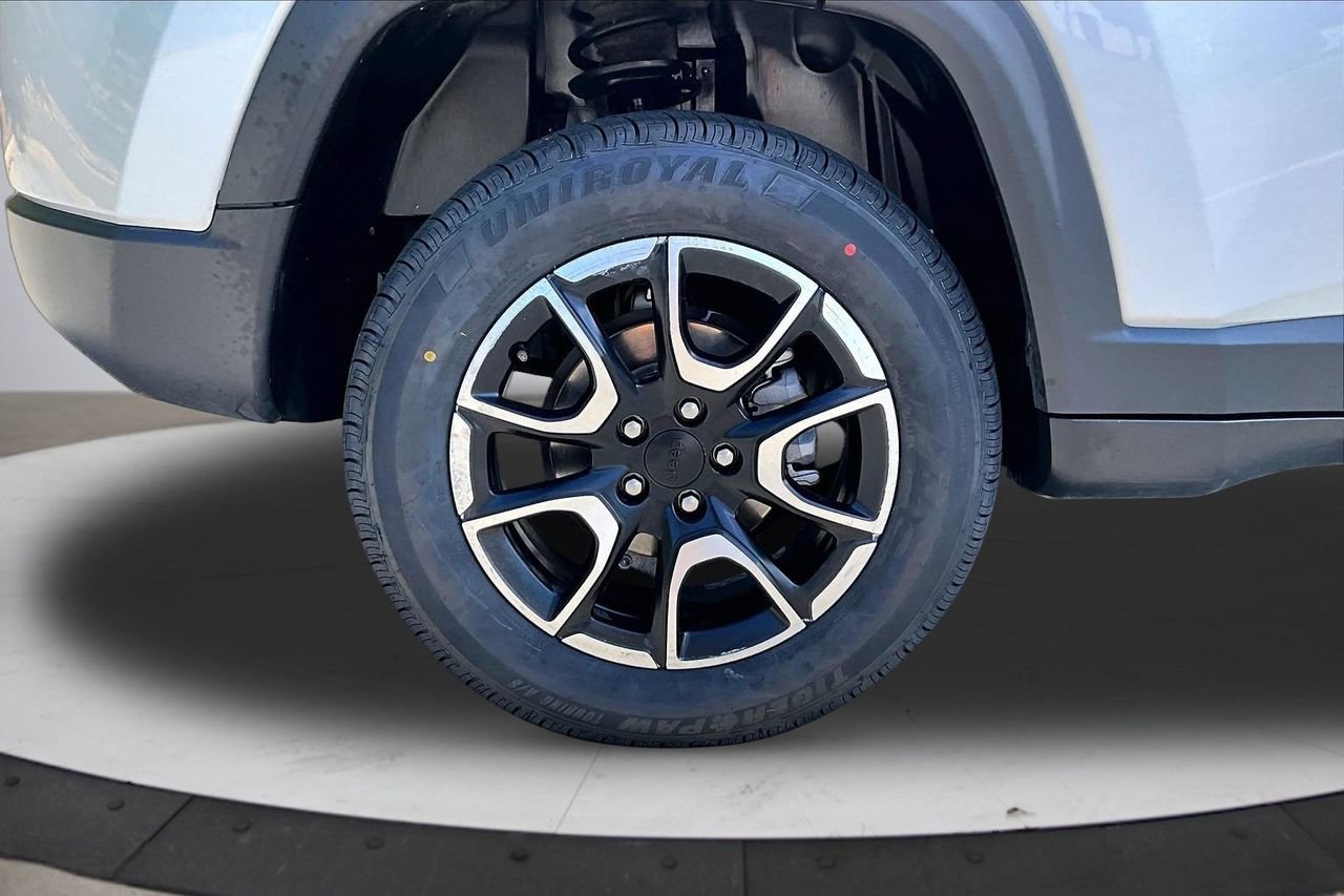 Used 2024 Jeep Compass Trailhawk AWD/4WD image 33