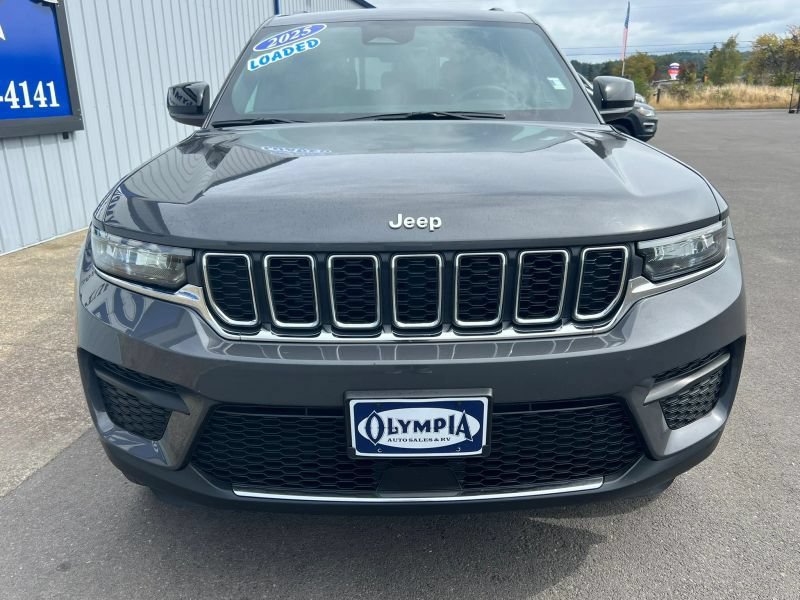 Used 2025 Jeep Grand Cherokee Laredo X w/ Luxury Tech Group I AWD/4WD image 3