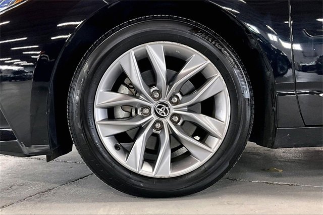 Used 2021 Toyota Avalon XLE w/ Moonroof Package image 34