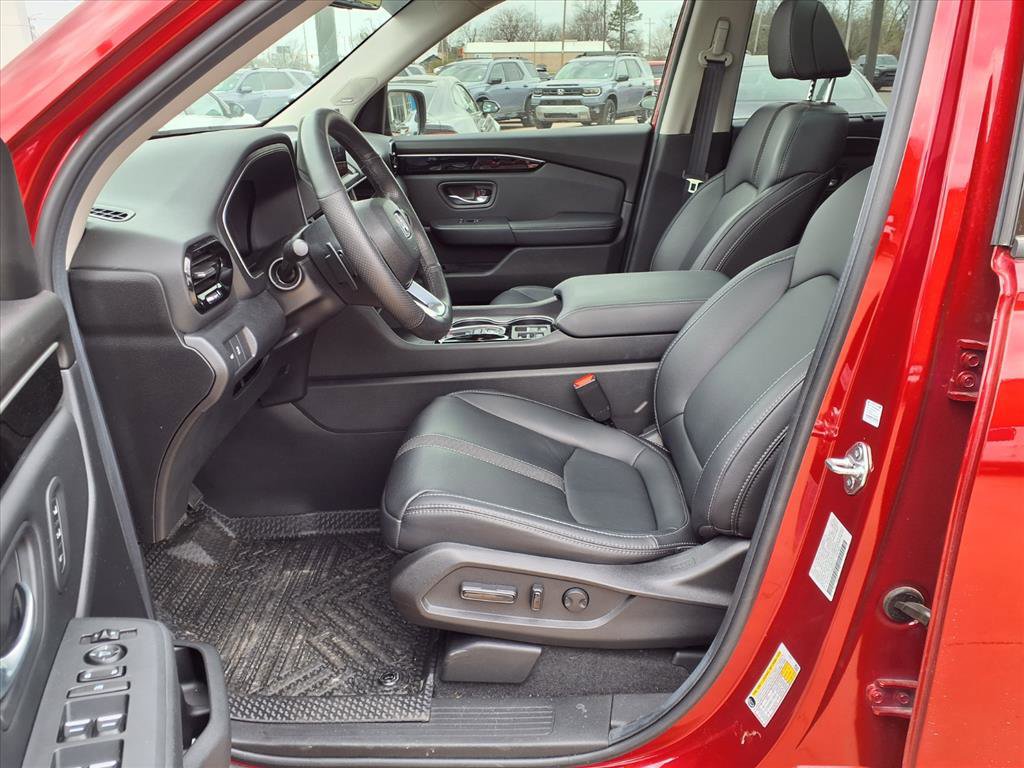 Used 2025 Honda Pilot Touring image 19