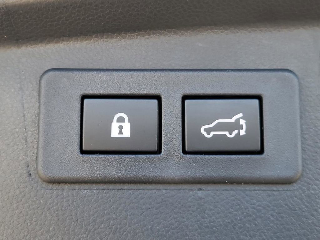 Certified 2025 Subaru Outback Premium image 12