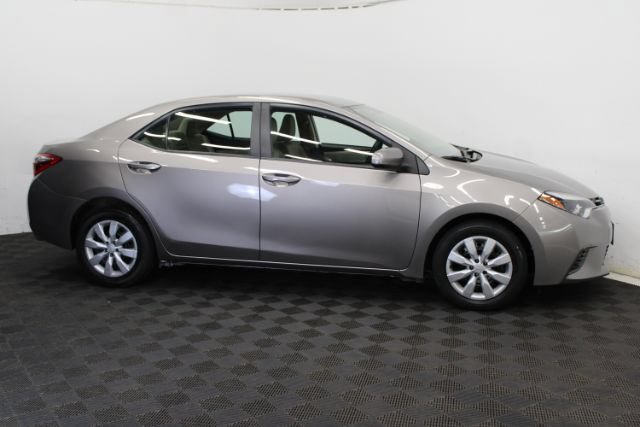 Used 2015 Toyota Corolla LE FWD image 4