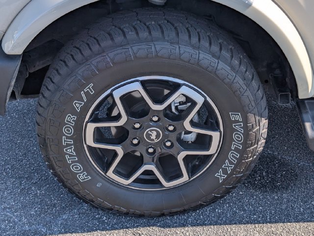Used 2025 Ford Bronco Outer Banks AWD/4WD image 13
