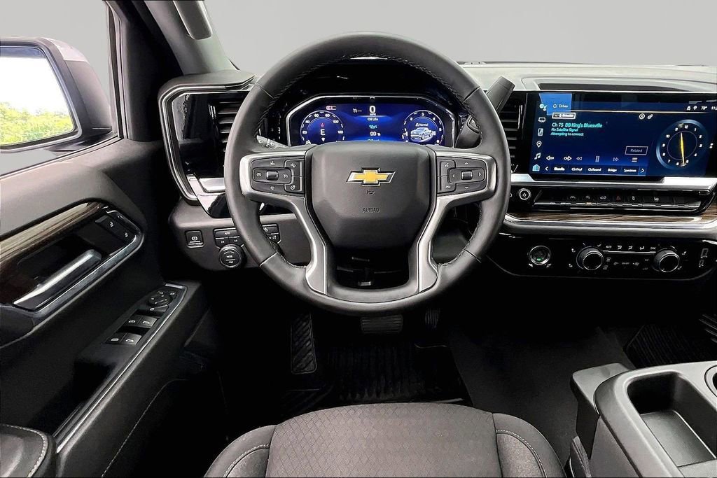 Used 2024 Chevrolet Silverado 1500 LT AWD/4WD image 5