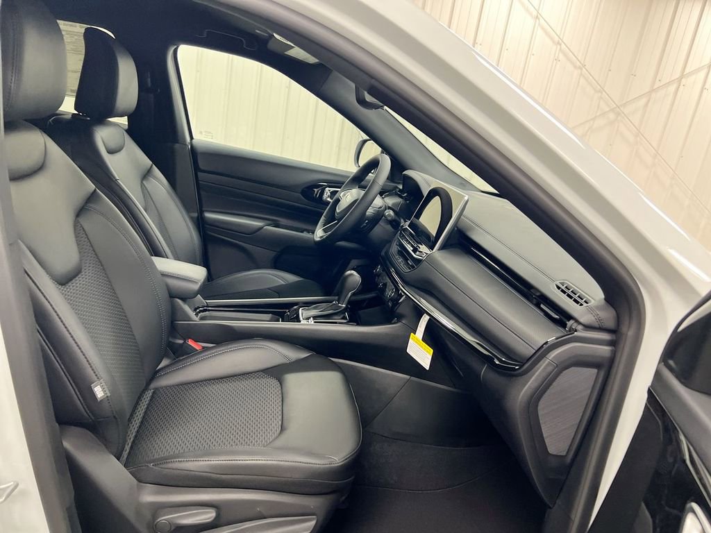 New 2026 Jeep Compass Latitude AWD/4WD image 21