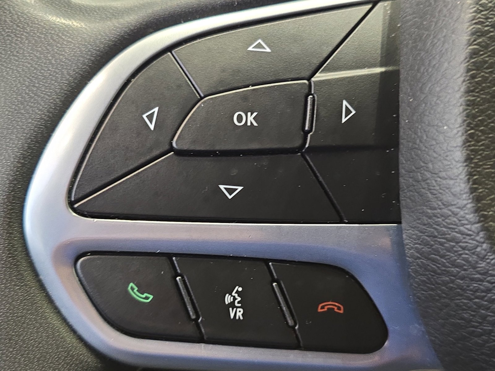 Used 2022 Chrysler Pacifica Touring-L FWD image 32