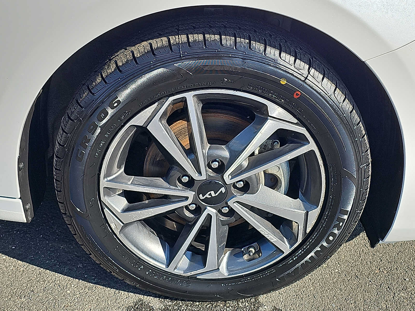 Used 2024 Kia Forte LXS FWD image 8