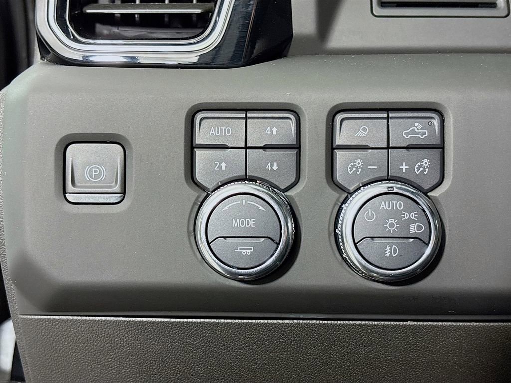 Used 2024 GMC Sierra 3500 Denali AWD/4WD image 12