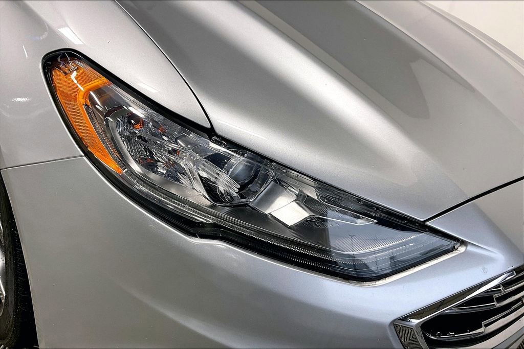 Used 2017 Ford Fusion SE w/ Equipment Group 201A image 26