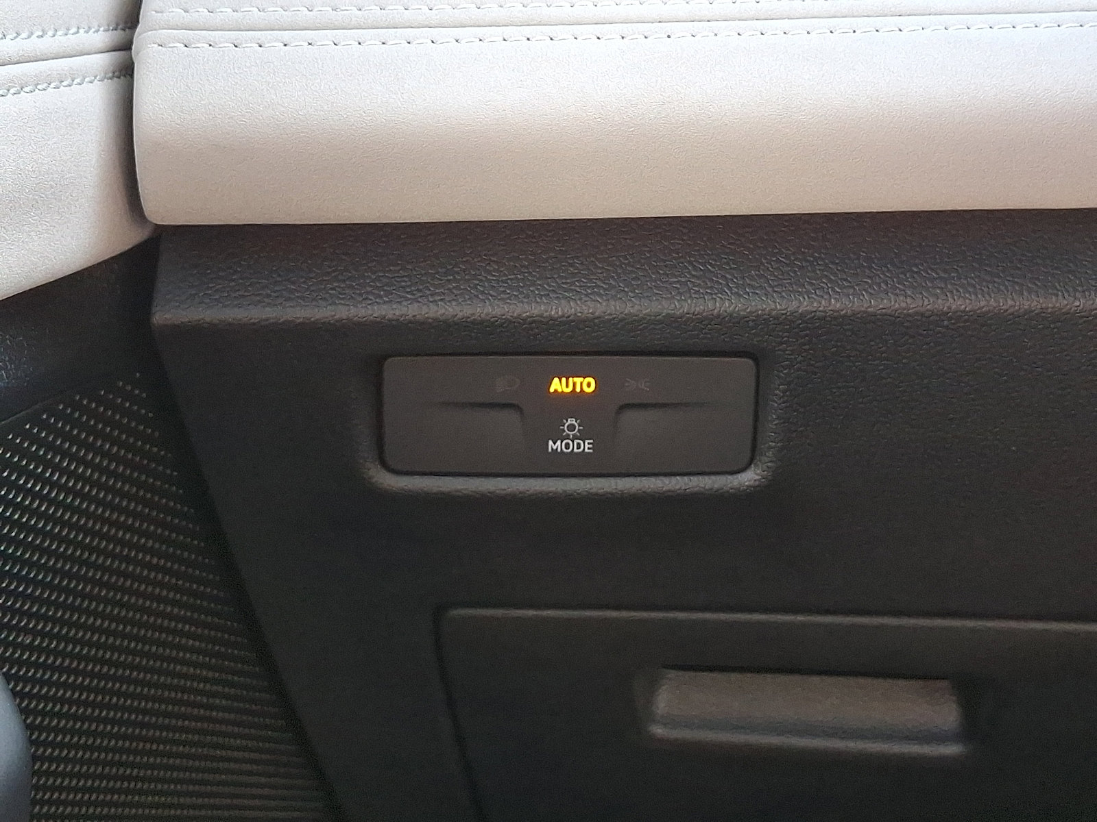 Certified 2025 Volkswagen Tiguan SE image 21