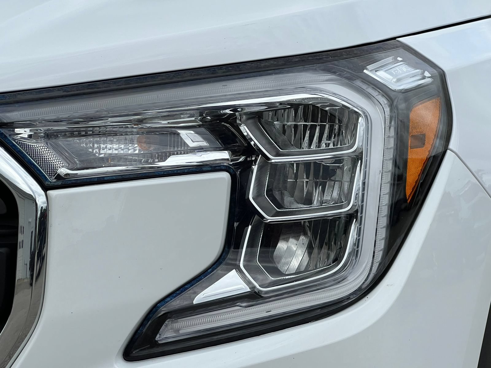 Used 2024 GMC Terrain SLE AWD/4WD image 35
