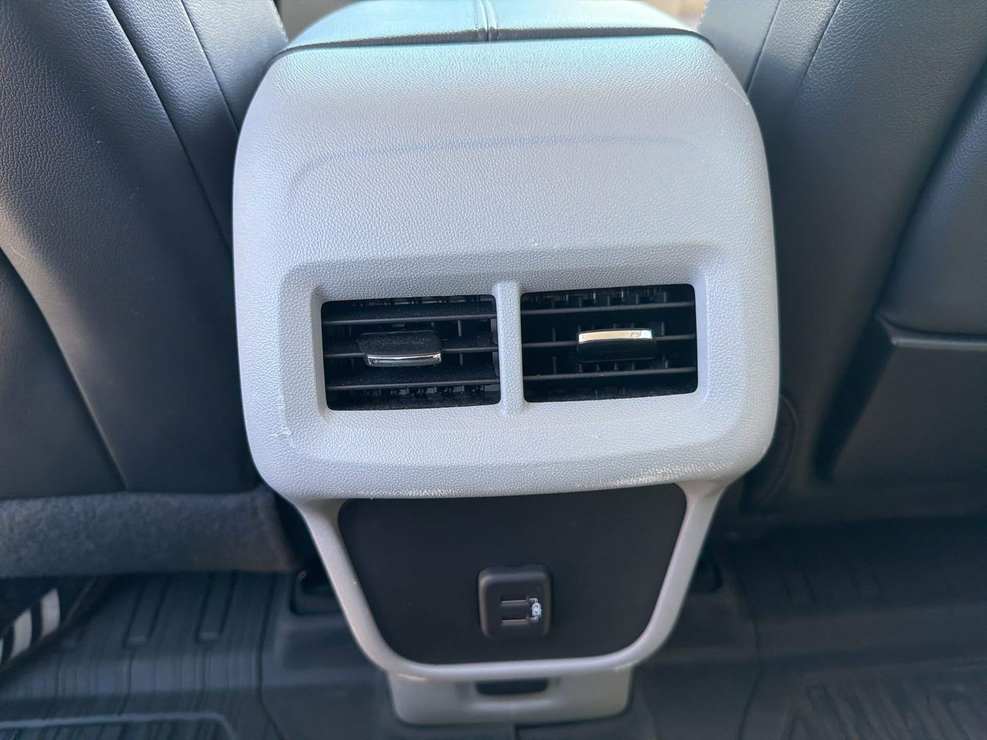 Used 2023 GMC Terrain SLT w/ LPO, Floor Liner Package FWD image 18