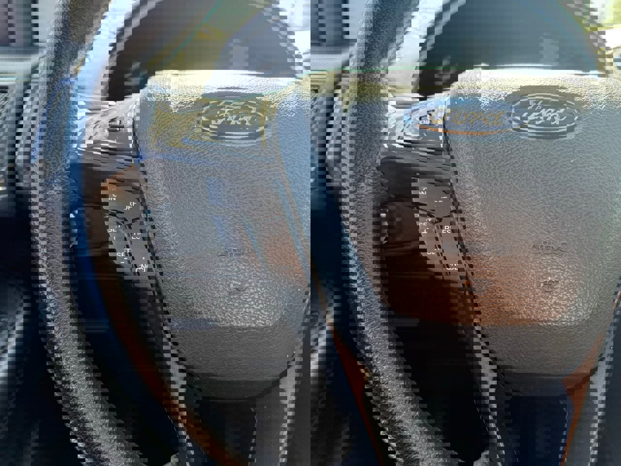 Used 2015 Ford Edge SE FWD image 18