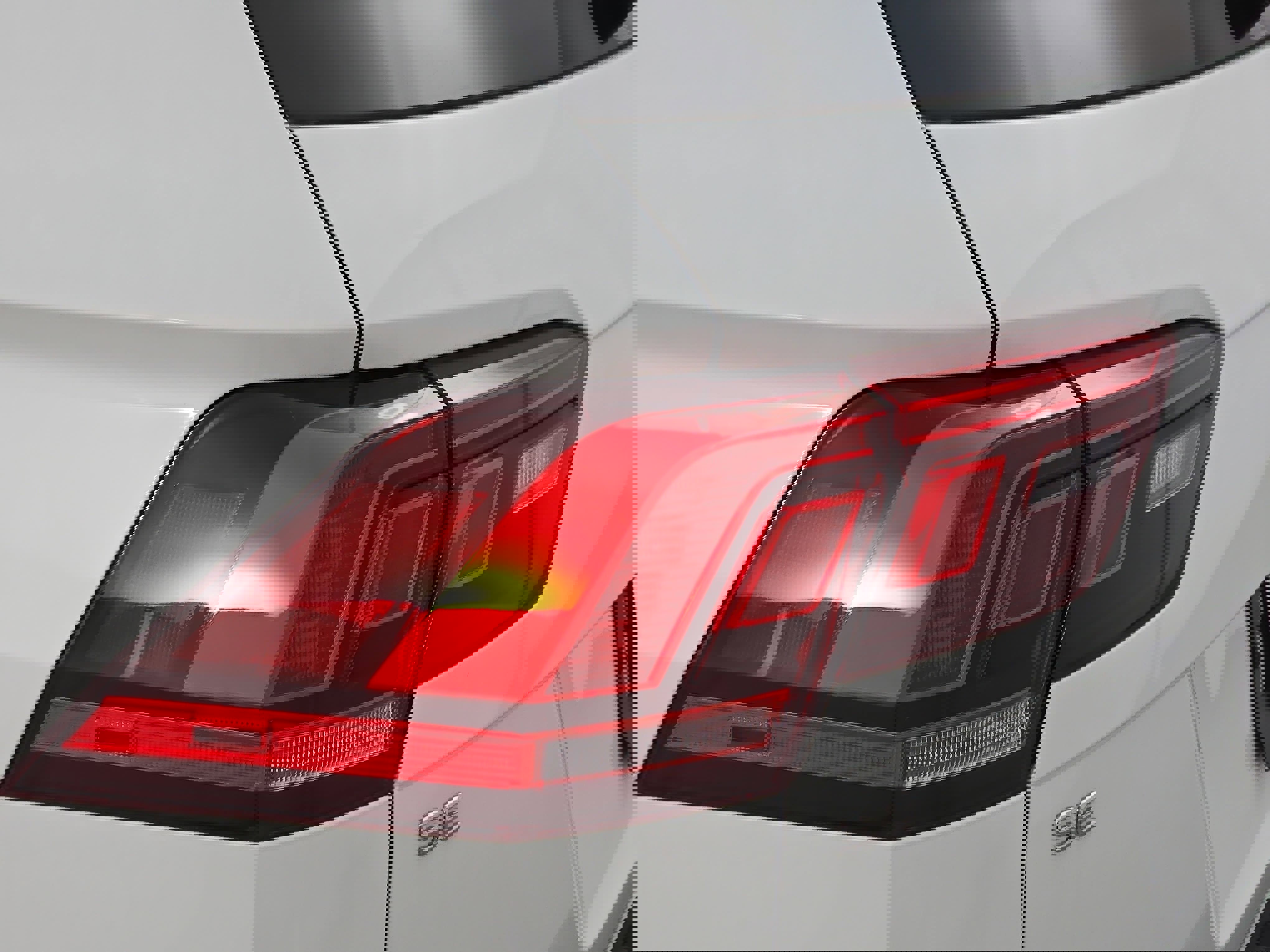 Certified 2024 Volkswagen Tiguan SE R-Line image 36