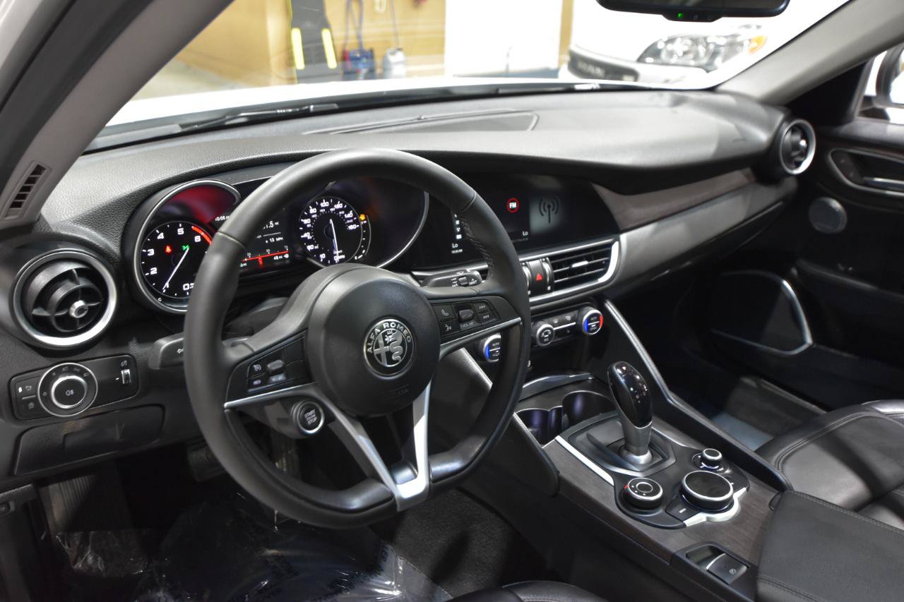 Used 2019 Alfa Romeo Giulia Ti AWD/4WD image 14