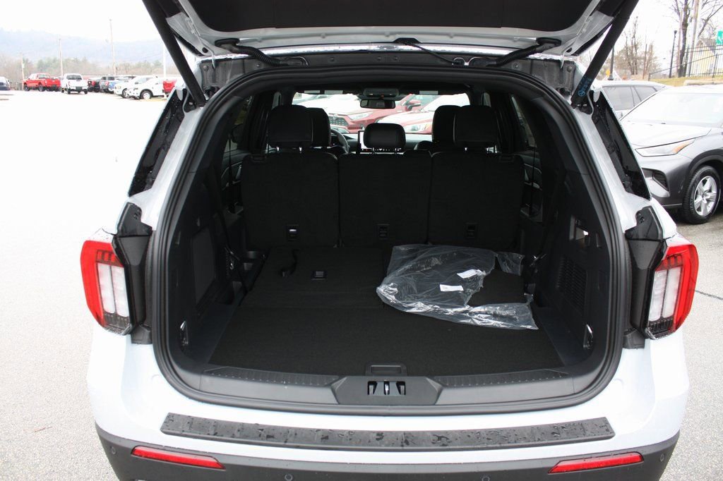 New 2026 Ford Explorer ST-Line w/ ST-Line Street Pack image 7