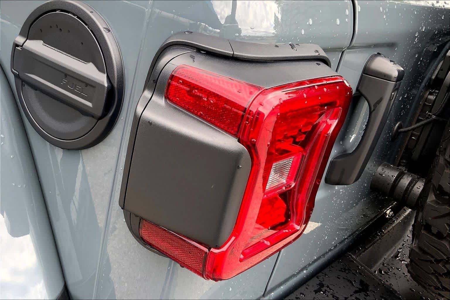 Used 2025 Jeep Wrangler Unlimited Rubicon AWD/4WD image 29