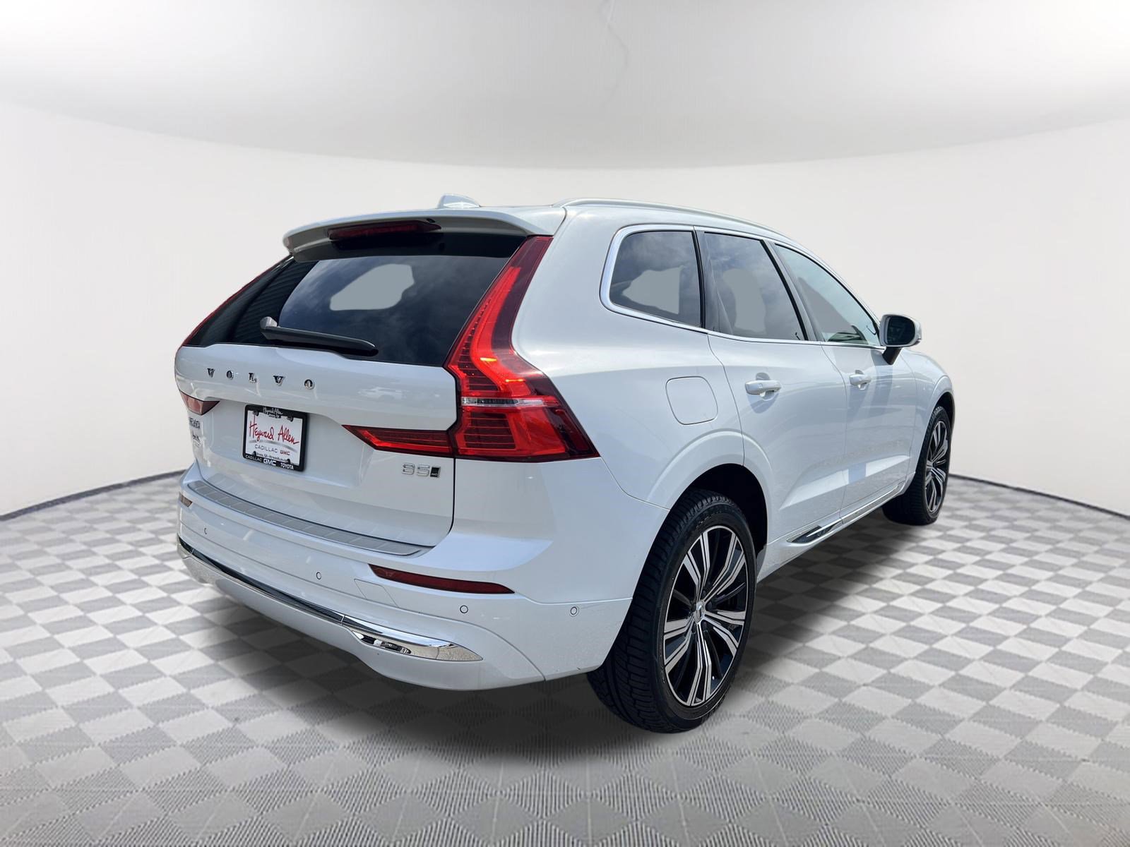 Used 2023 Volvo XC60 B5 Plus w/ Protection Package Premier AWD/4WD image 6